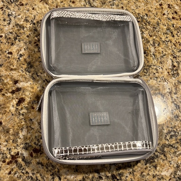 OBAGI Silver Print Hard Shell Zippered Cosmetic/Travel Case | 6” x 8” - Picture 4 of 5